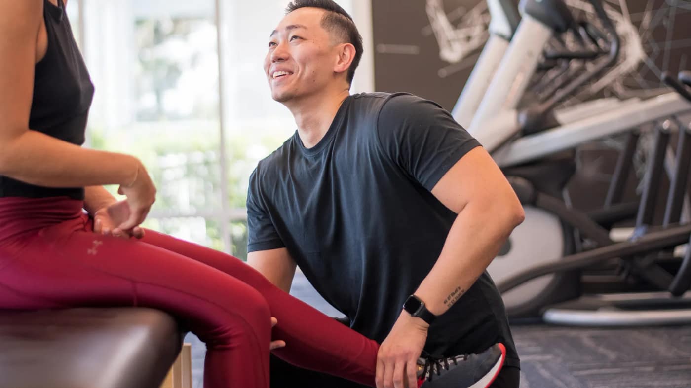 Forward Physio doctor of physical therapy resisting a seated athlete’s knee extension to test quadriceps strength — a return-to-sport checkpoint in meniscus tear rehab in Tampa.